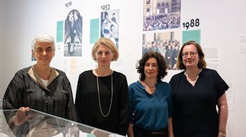 Hetty Berg (l-r), director of the Jewish Museum Berlin, stands before the opening of the exhibition "Another Country. Jewish in the GDR" at the Jewish Museum next to the curators of the exhibition Theresia Ziehe, Tamar Lewinsky and Martina Lüdicke. / Photo: Sebastian Christoph Gollnow/dpa