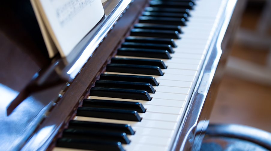 Die Tasten eines Klaviers. / Foto: Viola Lopes/dpa