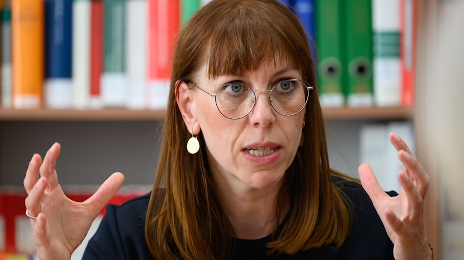 كاتيا ماير (حزب الخضر)، وزيرة العدل في ساكسونيا. / صورة: روبرت مايكل/dpa