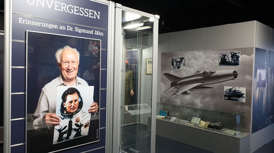 Ein Teil der Deutschen Raumfahrtausstellung ist dem ersten deutschen Kosmonauten Sigmund Jähn gewidmet. / Foto: Bodo Schackow/dpa-Zentralbild/dpa/Archivbild