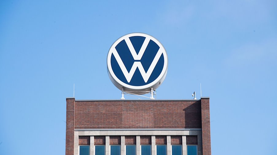 Вежа бренду Volkswagen на території автомобільної компанії у Вольфсбурзі / Фото: Julian Stratenschulte/dpa/Symbolbild