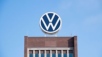 Das Markenhochhaus von Volkswagen auf dem Gelände des Autokonzerns in Wolfsburg. / Foto: Julian Stratenschulte/dpa/Symbolbild