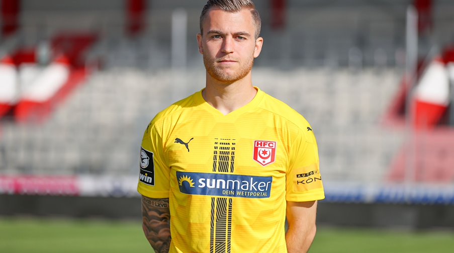 Goalkeeper Sven Müller in portrait. In Lübeck, he was the best Hallenser. / Photo: Jan Woitas/dpa-Zentralbild/dpa