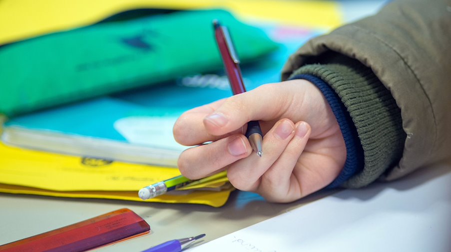 Der eskalierende Nahost-Konflikt soll auch in Sachsens Schulen behandelt werden. / Foto: Klaus-Dietmar Gabbert/dpa/Symbolbild