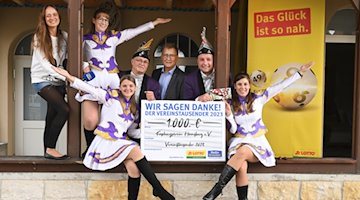Auch in diesem Jahr wurde wieder der beliebte „Vereinstausender“ von Sachsenlotto und den sächsischen Lokalradios vergeben.Nun können sich die ersten Gewinner über die Finanzspritze freuen.