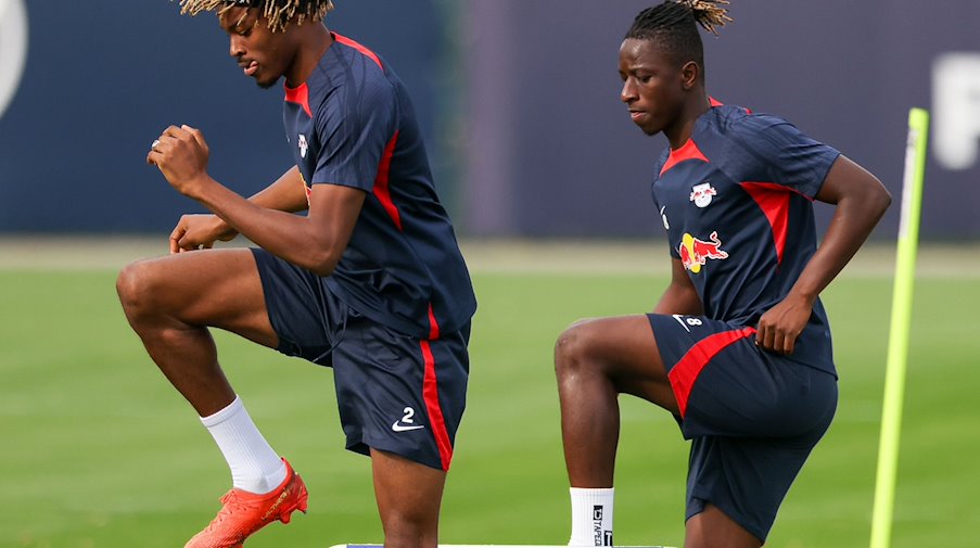 Leipzig players Mohamed Simakan (l) and Amadou Haidara take part in final training / Photo: Jan Woitas/dpa