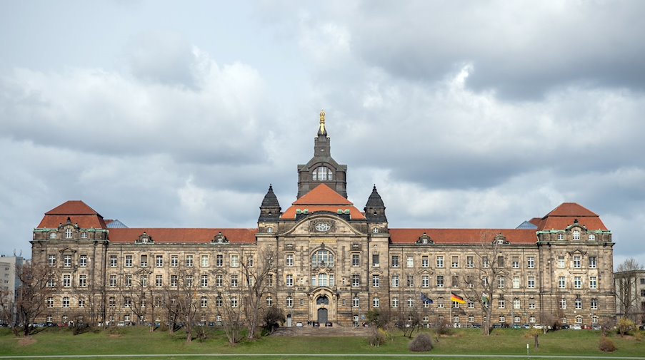 The Saxon State Chancellery in the sunlight / Photo: Robert Michael/dpa-Zentralbild/ZB/Archive