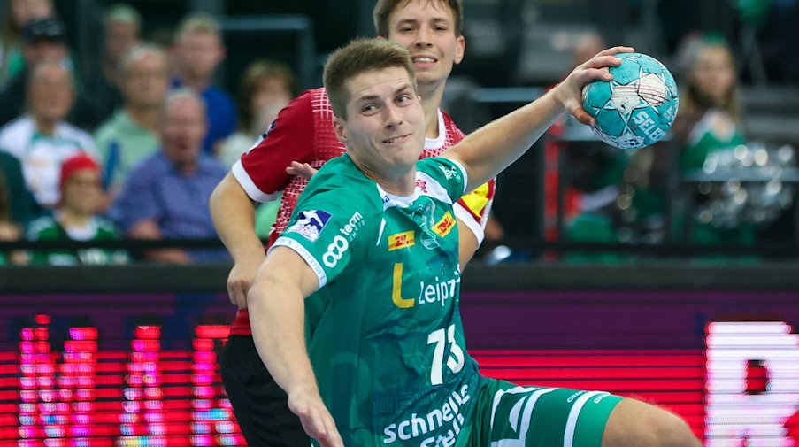 Leipzig's Viggo Kristjansson throws. He was Leipzig's best thrower against Balingen. / Photo: Jan Woitas/dpa