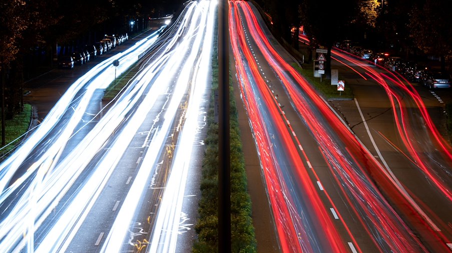 Автомобілі рухаються в ранкову годину пік / Фото: Sven Hoppe/dpa/Symbolbild