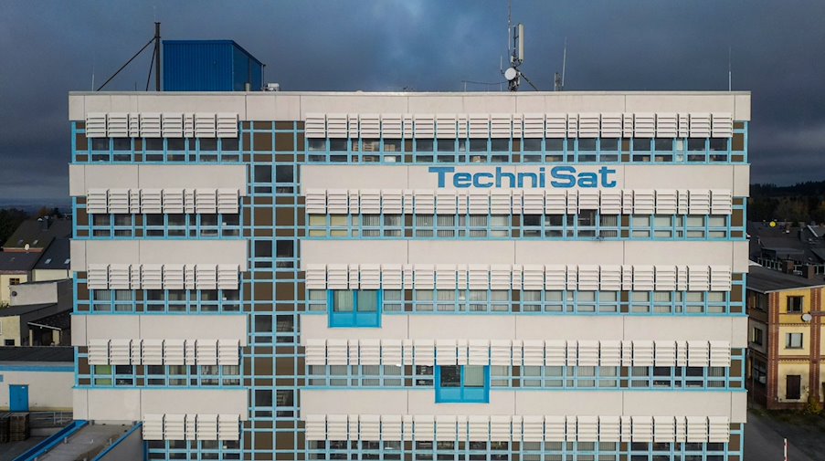 Вид на виробничу будівлю компанії TechniSat Vogtland GmbH. / Фото: Jan Woitas/dpa