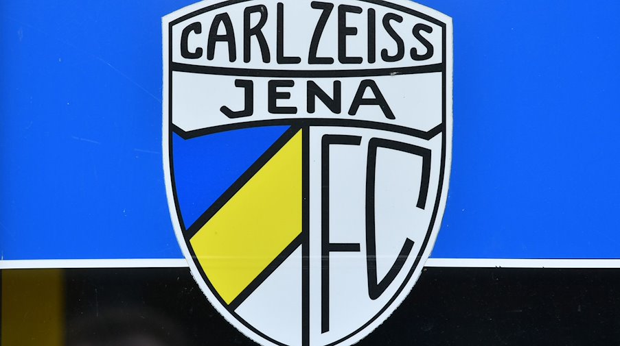 Das Logo des FC Carl Zeiss Jena. / Foto: Martin Schutt/dpa-Zentralbild/dpa/Archivbild