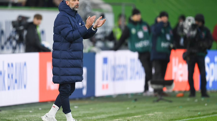 Leipzig coach Marco Rose stands on the sidelines / Photo: Swen Pförtner/dpa