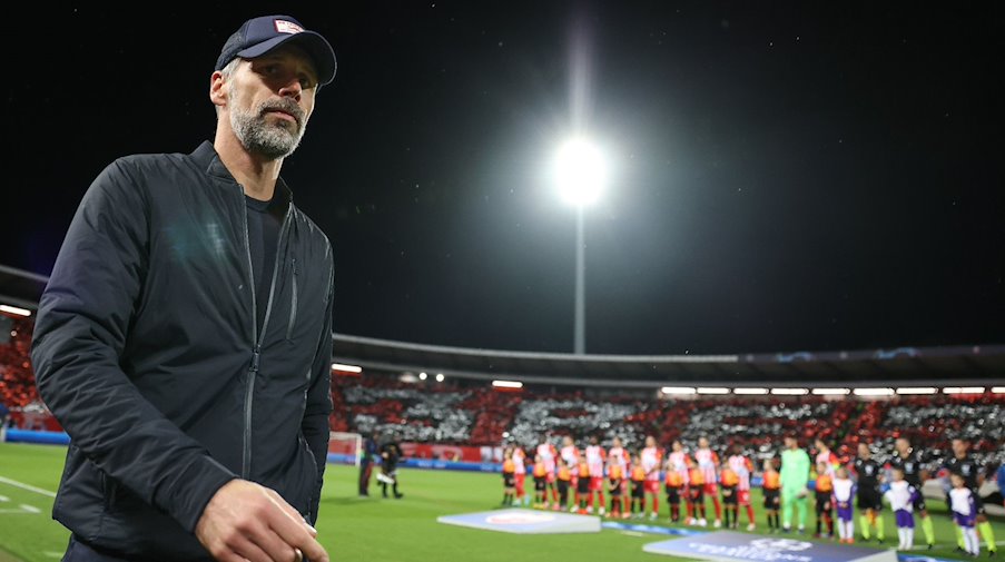 Leipzigs Trainer Marco Rose kommt ins Stadion. / Foto: Jan Woitas/dpa