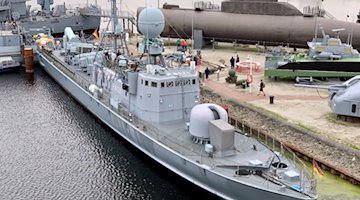 Kriegsschiffe und andere Waffen gehören ins Museum