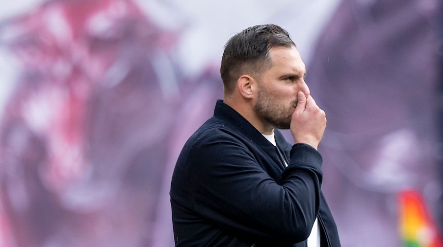 Leipzig coach Saban Uzun reacts on the touchline / Photo: Hendrik Schmidt/dpa