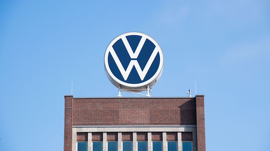 The Volkswagen brand high-rise on the grounds of the car company in Wolfsburg / Photo: Julian Stratenschulte/dpa/Symbolic image