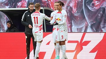 Leipzig player Yussuf Poulsen (r) is substituted for Timo Werner (l) / Photo: Jan Woitas/dpa/Archivbild