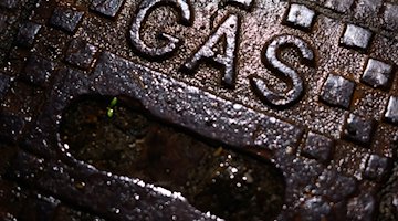 The word "Gas" is written on a cast-iron road cap of a gas pipeline. / Photo: Julian Stratenschulte/dpa/Symbolic image