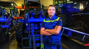 Der engagierte Ehrenamtler und neue Sachsenlotto-Möglichmacher Jeremy Hendricks hat erneut seine Verbundenheit mit der Gemeinschaft unter Beweis gestellt. Denn der Sachse übergibt seine Möglichmacher-Summe in Höhe von 5.000 Euro an die Freiwillige Feuerwehr Freital.