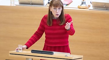 Katja Meier (Bündnis90/Die Grünen), Ministra de Justicia de Sajonia, habla / Foto: Sebastian Kahnert/dpa