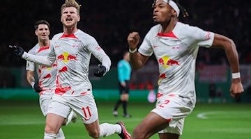 Leipzig's Timo Werner (M) and Dominik Szoboszlai (l) and Mohamed Simakan celebrate after a goal / Photo: Jan Woitas/dpa