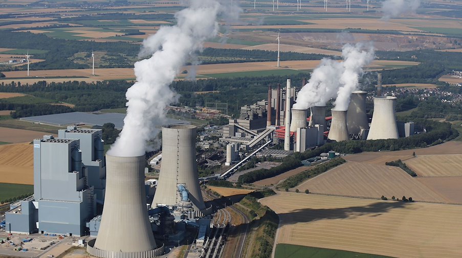 The RWE lignite-fired power plant Neurath I and II in Grevenbroich-Neurath / Photo: Oliver Berg/dpa