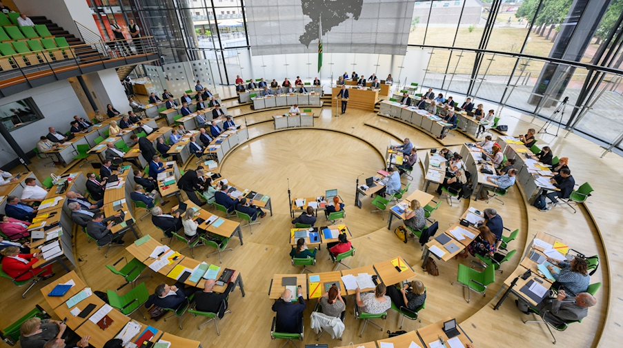 Vista del salón de plenos del Parlamento de Sajonia / Foto: Robert Michael/dpa