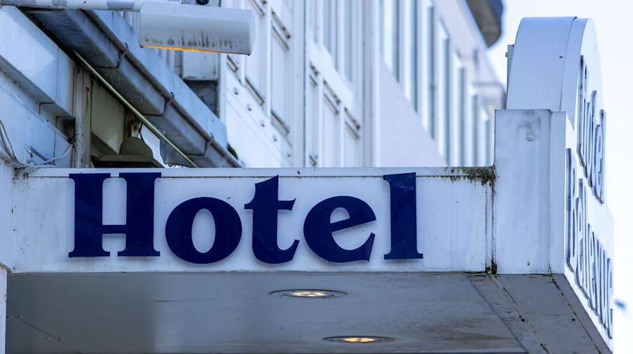 The entrance to a hotel / Photo: Jens Büttner/dpa-Zentralbild/dpa/Symbolic image