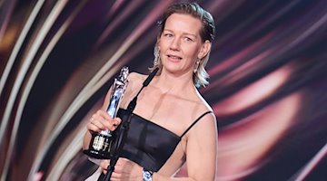 Sandra Hüller, Schauspielerin, erhält ihre Auszeichnung. / Foto: Annette Riedl/dpa/Archivbild