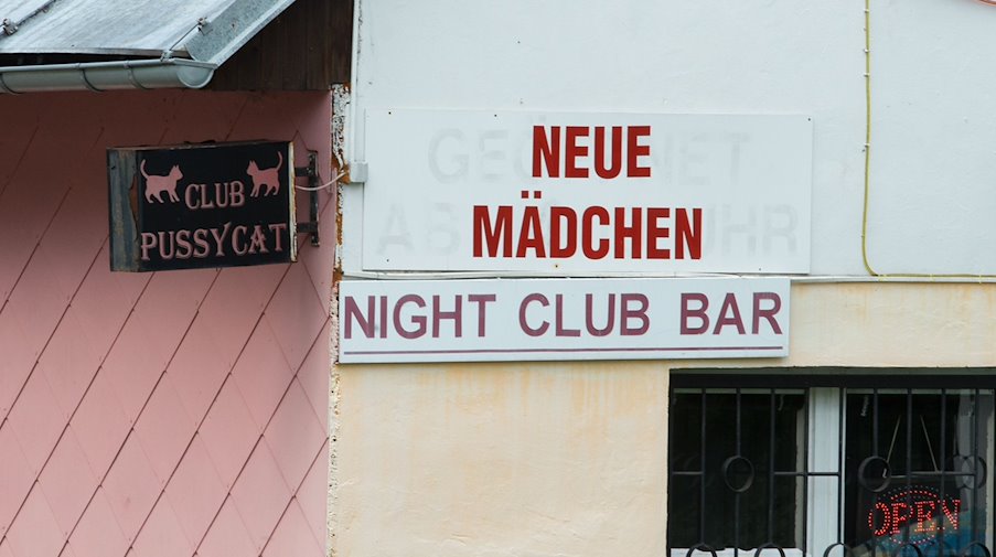 Ein Nachtclub in Horni Vltavice (Tschechien) nahe der deutsch-tschechischen Grenze. / Foto: picture alliance / dpa/Archivbild