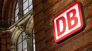 El logotipo de Deutsche Bahn (DB) / Foto: Hauke-Christian Dittrich/dpa/Imagen simbólica