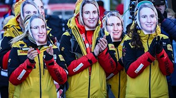 The German luge team wears masks with her likeness for Natalie Geisenberger's farewell / Photo: Jan Woitas/dpa