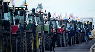Фермери збираються / Фото: Christophe Ena/AP/dpa