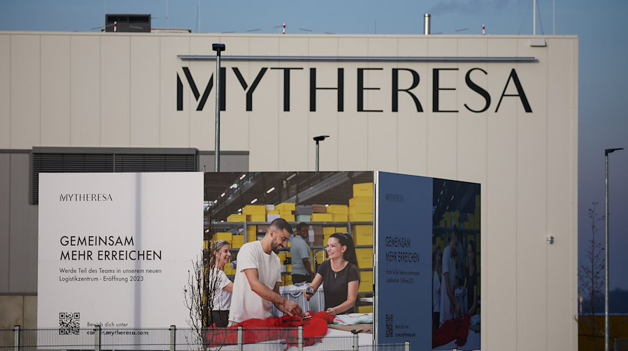 نظرة على المركز اللوجستي الجديد لشركة Mytheresa في مطار ليبزيغ/هالة. / صورة: جان وويتاز/dpa