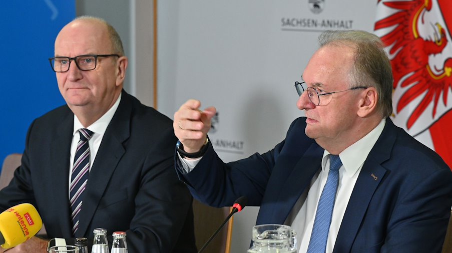 Dietmar Woidke (l) and Reiner Haseloff at a joint press conference / Photo: Bernd Settnik/dpa