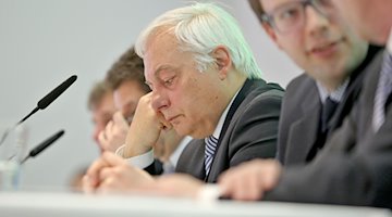 المسؤول السابق لكرة القدم كلاوس ريخنباخ (م) يدافع عن دخول ريد بول إلى لايبزيغ. / صورة: يان فويتاس / دبا / صورة الأرشيف