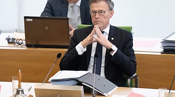 Matthias Rößler (CDU), Presidente del Parlamento del Estado de Sajonia, asiste a la sesión en el Parlamento del Estado / Foto: Sebastian Kahnert/dpa
