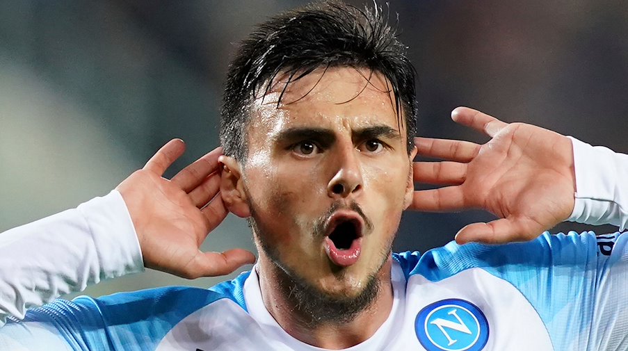 Soccer: Serie A, Italy, Atalanta Bergamo - SSC Napoli, Matchday 13 at Stadio Atleti Azzurri d'Italia, Napoli's Elif Elmas celebrates his 1-2. / Photo: Spada/AP/dpa