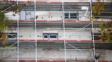 Scaffolding on a residential building / Photo: Sebastian Gollnow/dpa/Symbolic image