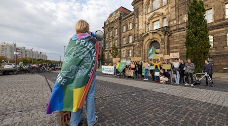 Protest Fridays for Future Dresden vor der Sächsischen Staatskanzlei. / Foto: Daniel Schäfer/dpa