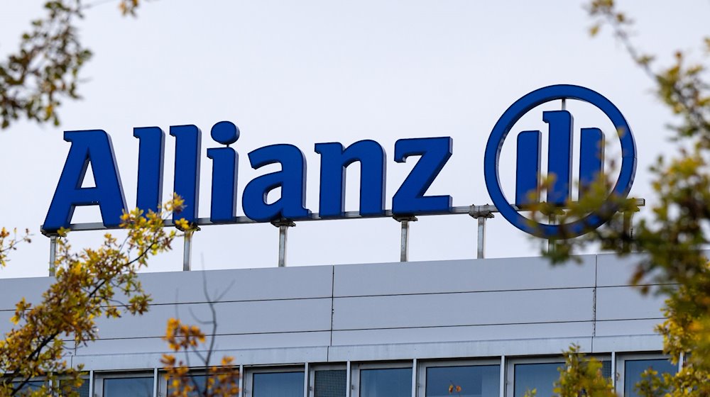 Вивіску з написом "Allianz" можна побачити на одному з відділень страхової компанії. / Фото: Sven Hoppe/dpa