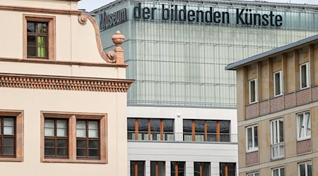 Das Museum der bildenden Künste (MdbK) ragt hinter anderen Gebäuden empor. / Foto: Jan Woitas/dpa-Zentralbild/dpa