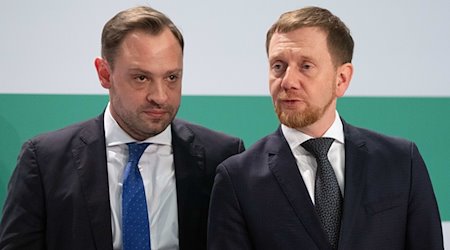 Alexander Dierks (l), CDU Secretary General in Saxony, and Michael Kretschmer (CDU), at a meeting. / Photo: Sebastian Kahnert/dpa