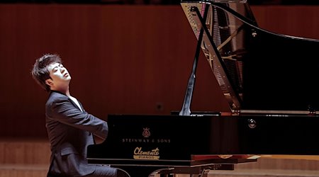El pianista estrella Lang Lang actúa en el Palacio de la Música / Foto: Manuel Bruque/epa/dpa/Archivbild
