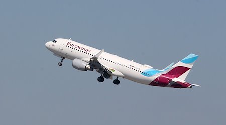 A Eurowings airline plane takes off from Düsseldorf Airport / Photo: Roland Weihrauch/dpa