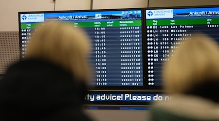 Los viajeros en los aeropuertos de Leipzig/Halle y Dresde deben estar preparados para cancelaciones y retrasos el jueves. / Foto: Sebastian Willnow/dpa