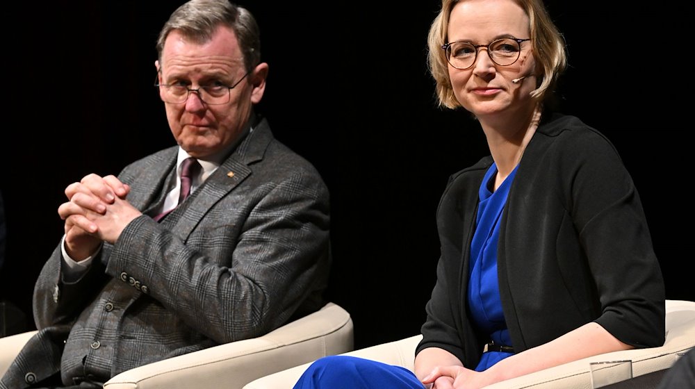 Katja Wolf, Oberbürgermeisterin von Eisenach, und Bodo Ramelow (Die Linke), Ministerpräsident von Thüringen. / Foto: Martin Schutt/dpa