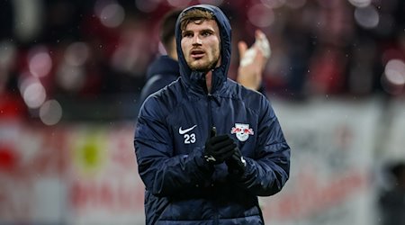 Leipzig player Timo Werner thanks the crowd after the final whistle. The striker is disappointed with his second spell at RB Leipzig / Photo: Jan Woitas/dpa