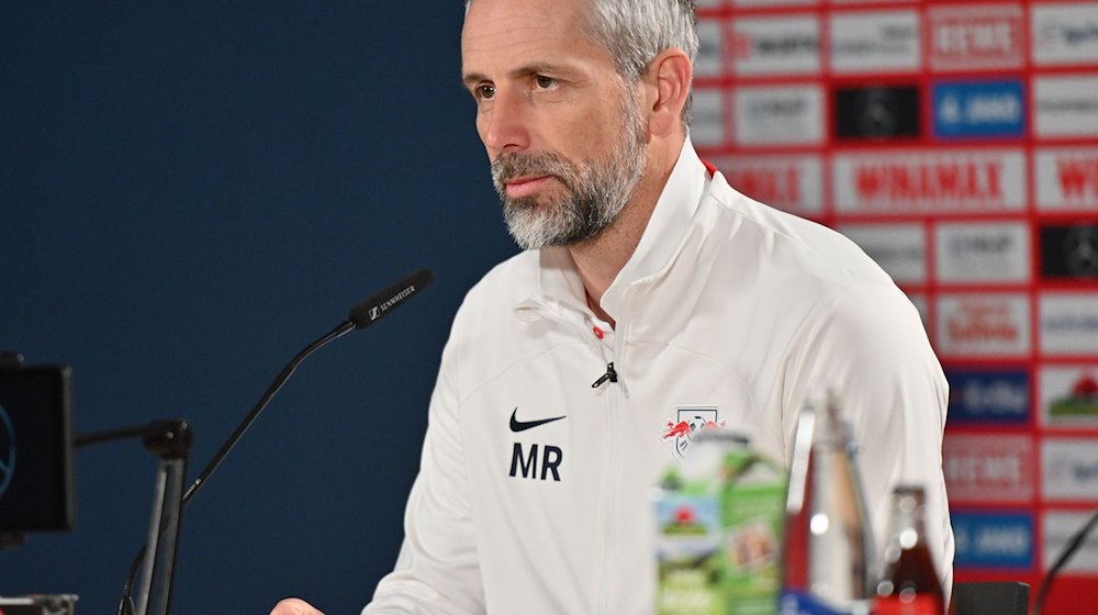 Marco Rose, entrenador del Leipzig, en rueda de prensa / Foto: Jan-Philipp Strobel/dpa