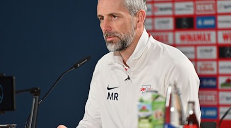Marco Rose, Cheftrainer von Leipzig auf der Pressekonferenz. / Foto: Jan-Philipp Strobel/dpa